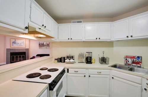 Westminster House | Baton Rouge Townhome w/Pool Access - 7 Mi to LSU!