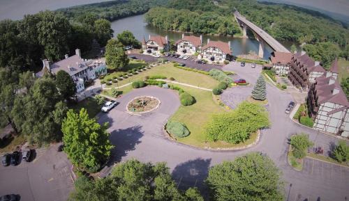 Shepherdstown Hotel | Bavarian Inn