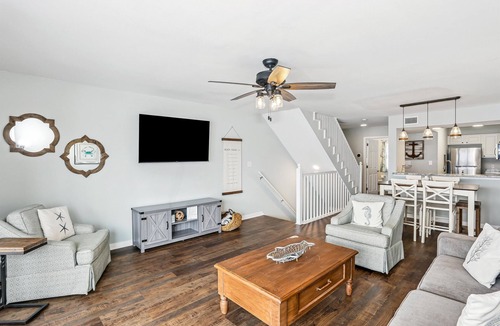 Innerarity Townhomes House | Bayfront Townhome w/Kayaks & Sunset Views – Sleeps 6