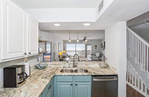 Innerarity Townhomes House | Bayfront Townhome w/Kayaks & Sunset Views – Sleeps 6