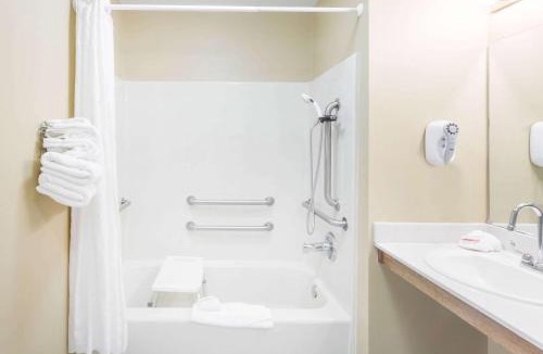 Florence Hotel | Baymont by Wyndham Florence/Muscle Shoals