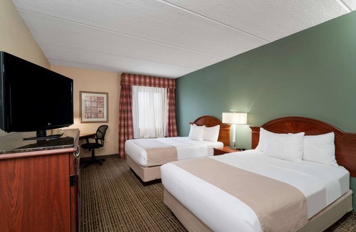 Ashley Oaks Hotel | Baymont by Wyndham Knoxville/Cedar Bluff