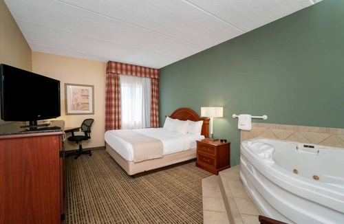 Ashley Oaks Hotel | Baymont by Wyndham Knoxville/Cedar Bluff