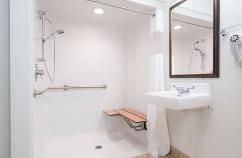 Marshfield Hotel | Baymont by Wyndham Marshfield