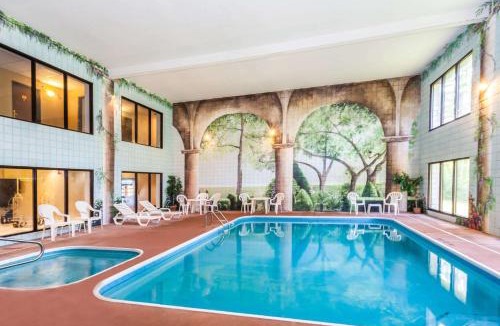New Buffalo Hotel | Baymont by Wyndham New Buffalo