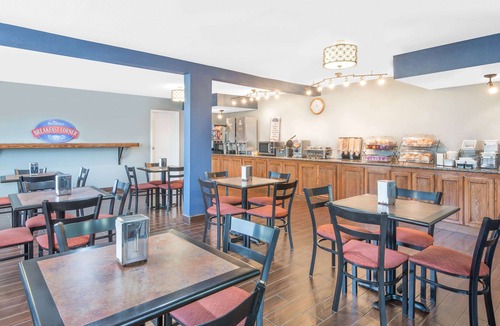Turners Hotel | Baymont by Wyndham Springfield South Hwy 65