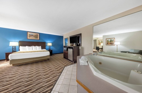 Turners Hotel | Baymont by Wyndham Springfield South Hwy 65