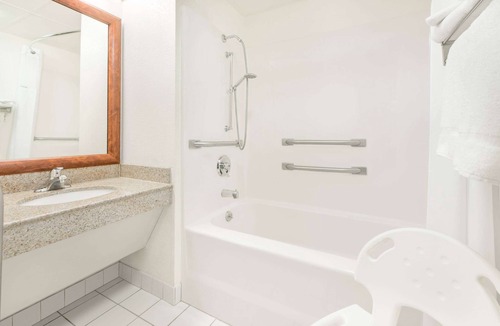 Turners Hotel | Baymont by Wyndham Springfield South Hwy 65