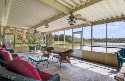 Opelousas House | Bayou Oaks-Sleeps 12-Private Lake with Fish