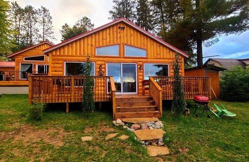 Elcho Cabin | Bayview Cabin on Picturesque Northwoods 7 mile chain of lakes (All seasons)