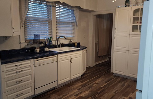 Wolfe House | Be at home and bring your pet, close to Trails and amenities but private