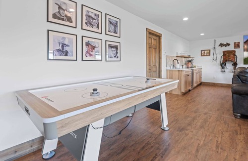 New Lisbon Cottage | Beach, fire pits & 25 min to Dells