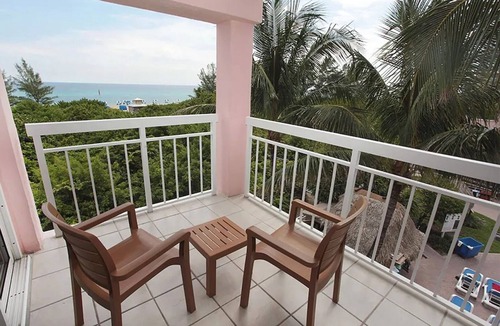 Florida North Atlantic Coast Condo | Beach Front Condo on Singer Island, Palm Beach Shores - 1 Bd, 1 Bath