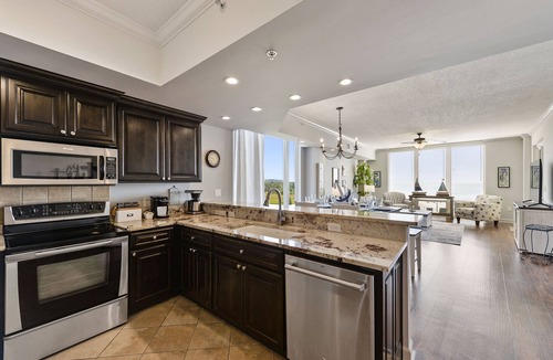 Gulfport Condo | Beach front Condo "Aqua Blue" has Summer Specials - make an inquiry today ☺️