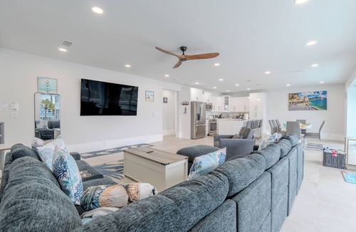 Mid Island House | 🏖️ 🏊 Beach Please: 6BR Luxury Retreat, Heated Saltwater Pool + Beach Access!