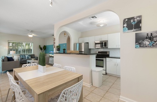 Downtown Hollywood House | Beach Retreat★ 1 block from downtown ★beach& Shops