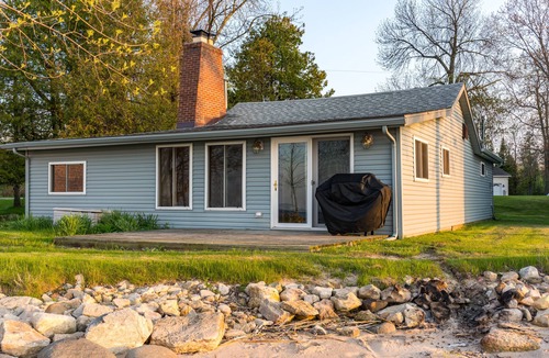 Ingalls House | Beachfront Cabin Steps from the Water