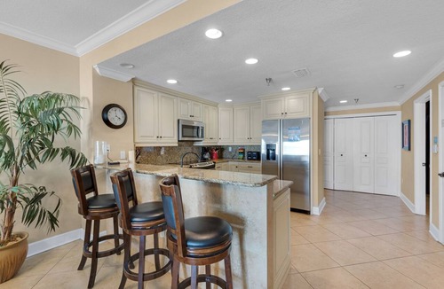 Pensacola Beach Condo | 🌅Beachfront! Gulf Front Pools-Hot Tub-Fitness-2BR Emerald Isle 202🌅