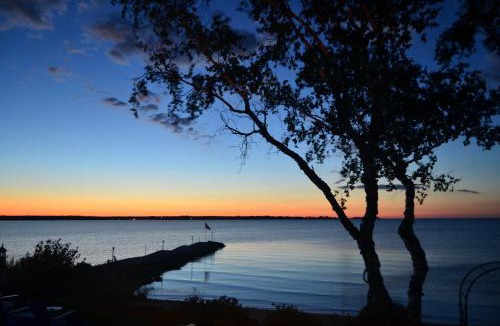 Baileys Harbor Hotel | Beachfront Inn
