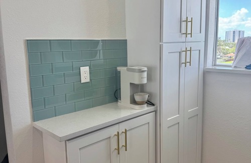 Laguna Shores Condo | Beachfront Top Corner Condo, Sunrise & Sunset Views, Renovated, Sleeps 6