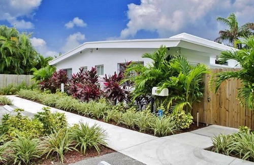 Dolphin Isles House | BEACHFRONT, WALK to OCEAN 2 BEDRM, 3 BATHRM, APP VRR-1500402