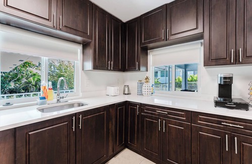 Boca Raton Apartment | Beachside 2BR/2BA - Pool, Balcony, Parking - Steps to the beach
