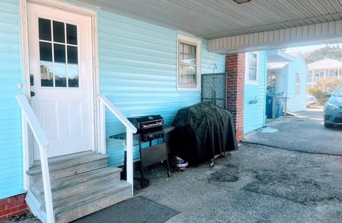 Downtown Myrtle Beach House | Beachside Cottage w/Ocean Views-Trailers Welcome