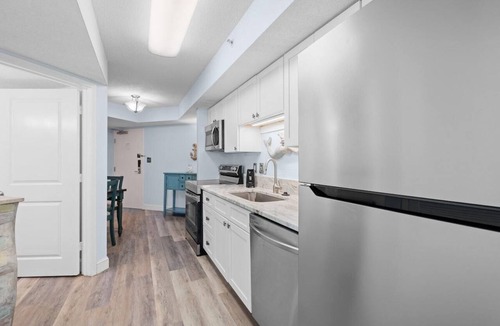 Downtown Myrtle Beach Condo | Beachside Elegance Ocean View King Condo 4th Floor