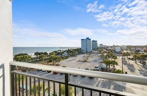Downtown Myrtle Beach Condo | Beachside Elegance Ocean View King Condo 4th Floor