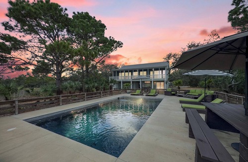 Surf Side Shores House | 🌴Beachside Escape Private Modern Heated Pool - Vacation Getaway Gulf Shores🌴