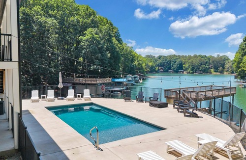 High Point House | Beacon Pointe, New 7-Bed Lakefront Luxury w/Covered Decks + Heated Salt Water Pool, Hot Tub, Dock!