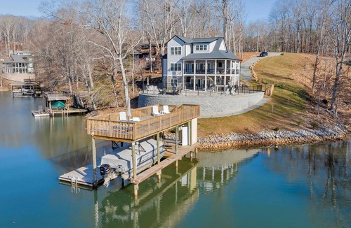 High Point House | Beacon Pointe, New 7-Bed Lakefront Luxury w/Covered Decks + Heated Salt Water Pool, Hot Tub, Dock!