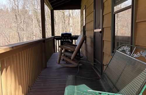 Rabun Gap Cabin | Bear Cave Cabin is perched on a hilltop overlooking Valley Springs lake