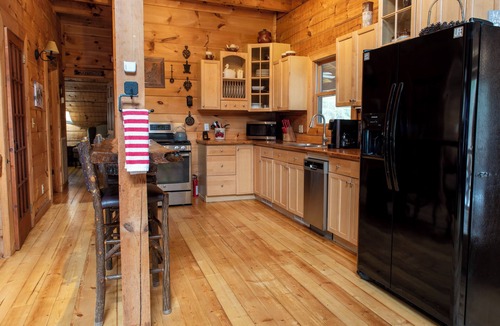 Cosby Cabin | Bear Pause Log Cabin in the Great Smoky Mountains