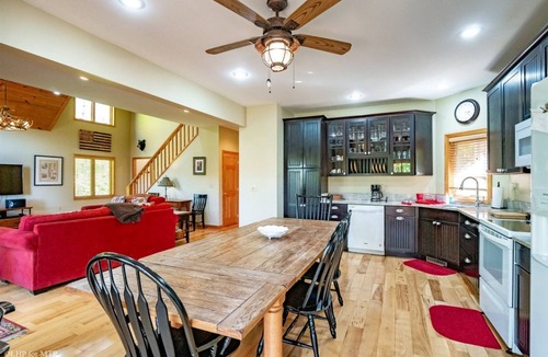 Timberline House | Bear`s Den in Winterset - 159 Winterset Drive Bear's Den - Ski Area, Hot Tub, A/C, Pool Table