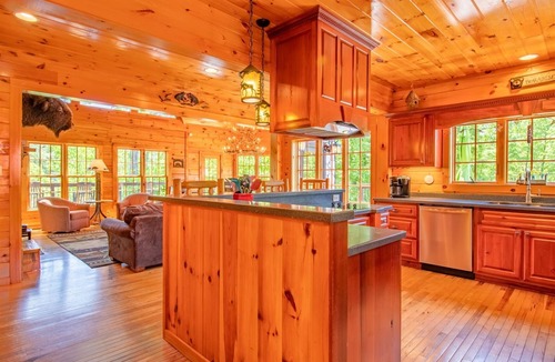 Cherokee Cabin | Bearadise Inn- Luxury Cabin in Whittier NC