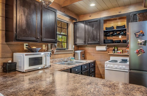 Mentone Cabin | Bearfoot Bungalow-family fun getaway