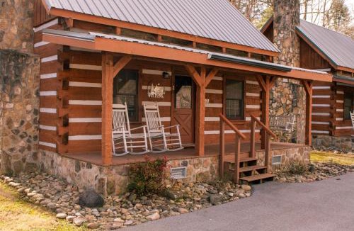 Pittman Center Ski Chalet | Bearfoot Bungalow- Tiny Cabin Getaway
