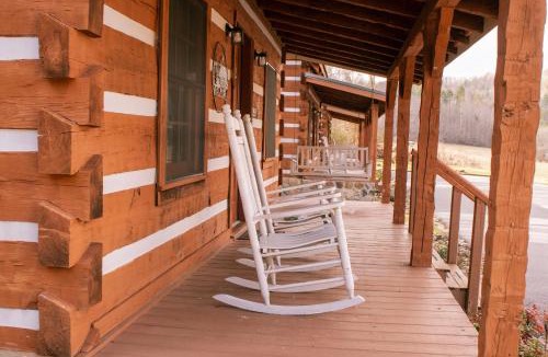 Pittman Center Ski Chalet | Bearfoot Bungalow- Tiny Cabin Getaway
