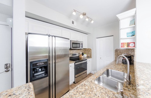 Grandview Heights Apartment | BEATIFUL 2bd in Downtown West Palm Beach. We have close to 100 units.