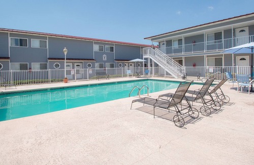 Biloxi Condo | Beautiful 1 Bd / 1 Bth 2nd Floor Condo Just a Short Walk to the Beach OS-86
