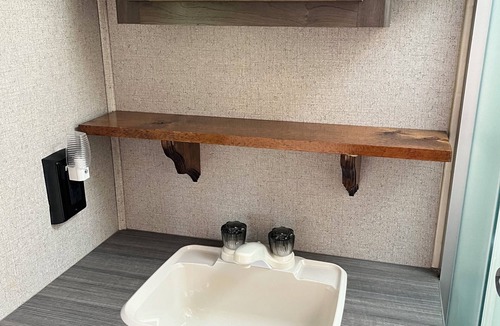 Berrien Springs House | Beautiful 1 bedroom recreational vehicle with AC in Berrien Springs