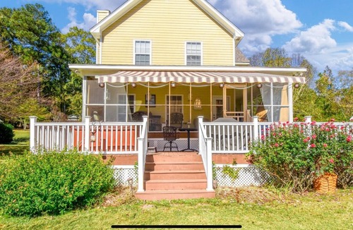 Dadeville House | Beautiful 2 Story Water Front Home inside the Gates of Stillwater Resort!