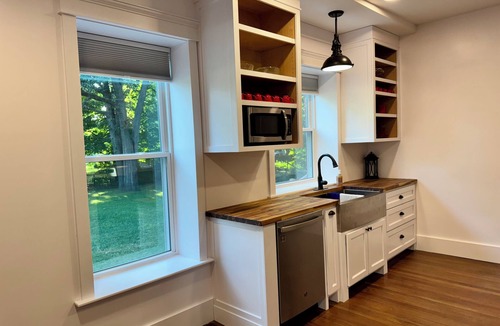 Newton House | Beautiful 3 bedroom, 3 1/2 bath home in the Heart of Newton -Bauer Haus-