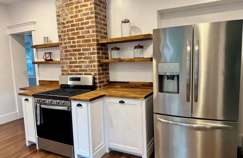Newton House | Beautiful 3 bedroom, 3 1/2 bath home in the Heart of Newton -Bauer Haus-