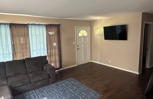 Forestdale House | Beautiful 3 bedroom1 bathroom home