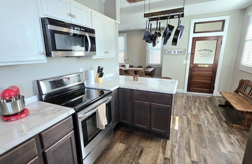 Evansville House | Beautiful 5BR/3BA Home + Game Room + Fire Pit, Prime Location
