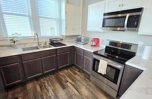 Evansville House | Beautiful 5BR/3BA Home + Game Room + Fire Pit, Prime Location
