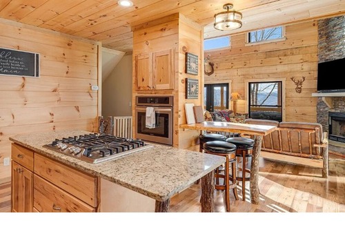 Bryson City Cabin | Beautiful and relaxing mountain log cabin with stunning views