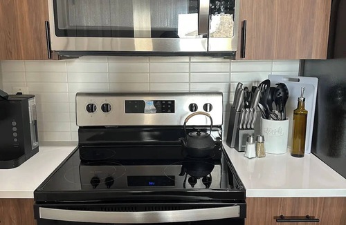 Shirlington Apartment | Beautiful Arlington Apartment with Pool & free Parking!